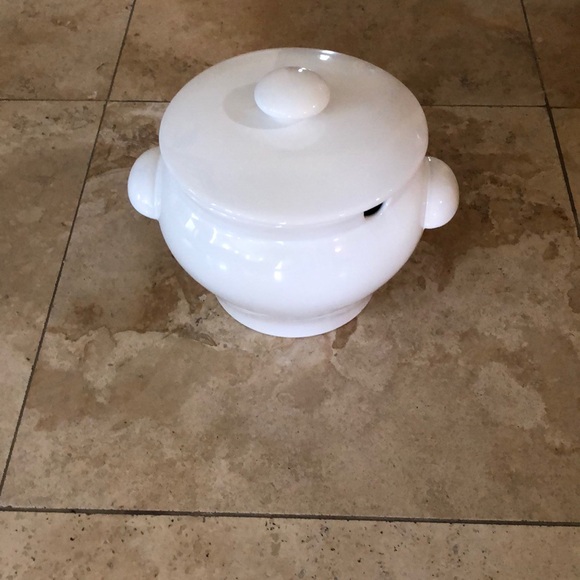 Vintage Soup Tureen - Picture 1 of 7